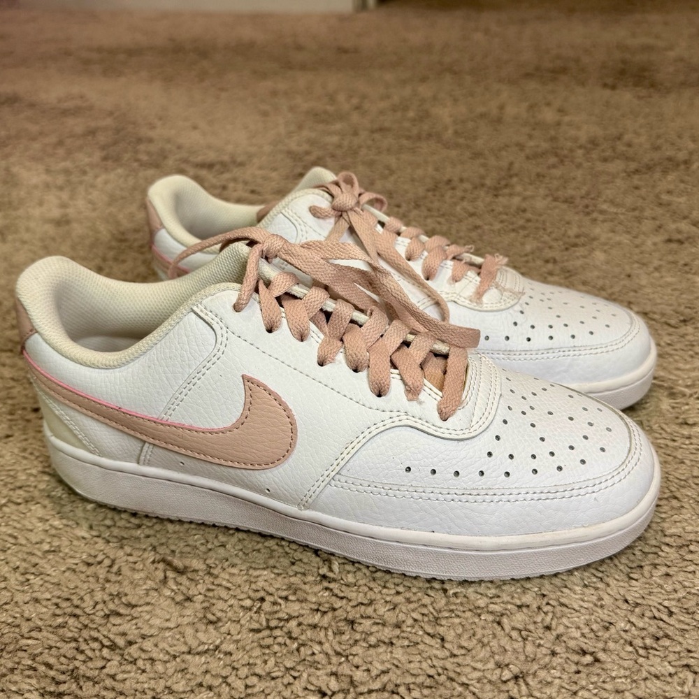 Women’s Nike low dunks